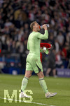 28.04.2026, Fussball UEFA Championsleague 2025/2026: Halbfinale Hinspiel,  Paris St. Germain - FC Bayern München, im Stadion Parc de Princes in Paris (Frankreich). Torwart Manuel Neuer (FC Bayern München) geht trinkend vom Platz 