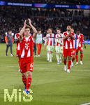 28.04.2026, Fussball UEFA Championsleague 2025/2026: Halbfinale Hinspiel,  Paris St. Germain - FC Bayern München, im Stadion Parc de Princes in Paris (Frankreich). Nach dem Spiel, Joshua Kimmich (FC Bayern München) bei den Fans 