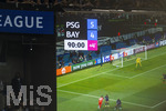28.04.2026, Fussball UEFA Championsleague 2025/2026: Halbfinale Hinspiel,  Paris St. Germain - FC Bayern München, im Stadion Parc de Princes in Paris (Frankreich).  Auf dem Bildschirm der Spielstand nach 90 Minuten