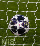 28.04.2026, Fussball UEFA Championsleague 2025/2026: Halbfinale Hinspiel,  Paris St. Germain - FC Bayern München, im Stadion Parc de Princes in Paris (Frankreich). Der Spielball zappelt im Tornetz.