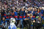 28.04.2026, Fussball UEFA Championsleague 2025/2026: Halbfinale Hinspiel,  Paris St. Germain - FC Bayern München, im Stadion Parc de Princes in Paris (Frankreich). Fotografen mit Teleobjektiven vor dem Spiel.