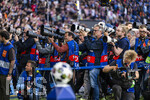 28.04.2026, Fussball UEFA Championsleague 2025/2026: Halbfinale Hinspiel,  Paris St. Germain - FC Bayern München, im Stadion Parc de Princes in Paris (Frankreich). Fotografen mit Teleobjektiven vor dem Spiel.