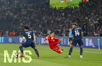 28.04.2026, Fussball UEFA Championsleague 2025/2026: Halbfinale Hinspiel,  Paris St. Germain - FC Bayern München, im Stadion Parc de Princes in Paris (Frankreich). von links:  Marquinhos (FC Paris Saint-Germain), Jamal Musiala (Bayern München), Desire Doue (FC Paris Saint-Germain) 