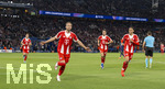 28.04.2026, Fussball UEFA Championsleague 2025/2026: Halbfinale Hinspiel,  Paris St. Germain - FC Bayern München, im Stadion Parc de Princes in Paris (Frankreich).  Harry Kane (FC Bayern München) trifft per Elfmeter zum 0:1 und dreht jubelnd ab. re: Jamal Musiala (Bayern München) 