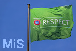 28.04.2026, Fussball UEFA Championsleague 2025/2026: Halbfinale Hinspiel,  Paris St. Germain - FC Bayern München, im Stadion Parc de Princes in Paris (Frankreich).  RESPECT-Flagge weht am Stadiondach im Wind. Die Respekt-Kampagne der UEFA fördert die grundlegende Idee des Respekts in allen Bereichen des Spiels: Respekt für gegnerische Spieler, Trainer und Funktionäre, Respekt für Schiedsrichter und Fans. Respekt ist ein entscheidender Wert des Fußballs.