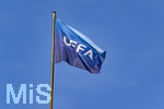 28.04.2026, Fussball UEFA Championsleague 2025/2026: Halbfinale Hinspiel,  Paris St. Germain - FC Bayern München, im Stadion Parc de Princes in Paris (Frankreich). UEFA-Flagge weht über dem Stadiondach.