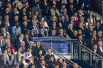 28.04.2026, Fussball UEFA Championsleague 2025/2026: Halbfinale Hinspiel,  Paris St. Germain - FC Bayern München, im Stadion Parc de Princes in Paris (Frankreich). Ehrentribüne, mit Präsident Nasser Al-Khelaifi (Paris St. Germain), Luis Campos (Sportlicher Berater, Paris SG), Präsident Herbert Hainer (FC Bayern), Vorstandsvorsitzender Jan-Christian Dreesen (FC Bayern München), li: Yael Braun Pivet (französische Politikerin (LREM), Nicolas Sarkozy (Ex-Präsident Frankreich)
