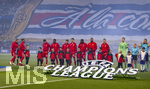 28.04.2026, Fussball UEFA Championsleague 2025/2026: Halbfinale Hinspiel,  Paris St. Germain - FC Bayern München, im Stadion Parc de Princes in Paris (Frankreich). v.li: Harry Kane (FC Bayern München), Michael Olise (FC Bayern München), Jamal Musiala (Bayern München), Alphonso Davies (FC Bayern München), Luis Diaz (FC Bayern München), Aleksandar Pavlovic (Bayern München) , Dayot Upamecano (FC Bayern München), Jonathan Tah (FC Bayern München), Josip Stanisic (Bayern München), Torwart Manuel Neuer (FC Bayern München) Schiedsrichterassistentin Guadelupe Porras Ayuso (ESP)