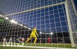 28.04.2026, Fussball UEFA Championsleague 2025/2026: Halbfinale Hinspiel,  Paris St. Germain - FC Bayern München, im Stadion Parc de Princes in Paris (Frankreich). Torwart Matvey Safonov (FC Paris Saint-Germain) in seinem Tor
