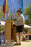 01.05.2026, Bad Wörishofen (Unterallgäu), gelebte Kultur und Brauchtum mit dem Maibaumfest: Das traditionelle Maifest mit Trachtenumzug, Tänzen, Musik und Bewirtung für Bürger und Gäste zieht hunderte Besucher bei sonnigem Frühlingswetter an. Traditionellens Kneippstädter Maifest beim Kunst- und Kulturhaus zum Gugger vom Trachtenverein Alpenblick e.V. Bad Wörishofen.
 