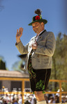 01.05.2026, Bad Wörishofen (Unterallgäu), gelebte Kultur und Brauchtum mit dem Maibaumfest: Das traditionelle Maifest mit Trachtenumzug, Tänzen, Musik und Bewirtung für Bürger und Gäste zieht hunderte Besucher bei sonnigem Frühlingswetter an. Traditionellens Kneippstädter Maifest beim Kunst- und Kulturhaus zum Gugger vom Trachtenverein Alpenblick e.V. Bad Wörishofen.
 