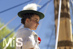 01.05.2026, Bad Wörishofen (Unterallgäu), gelebte Kultur und Brauchtum mit dem Maibaumfest: Das traditionelle Maifest mit Trachtenumzug, Tänzen, Musik und Bewirtung für Bürger und Gäste zieht hunderte Besucher bei sonnigem Frühlingswetter an. Traditionellens Kneippstädter Maifest beim Kunst- und Kulturhaus zum Gugger vom Trachtenverein Alpenblick e.V. Bad Wörishofen.
 