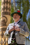 01.05.2026, Bad Wörishofen (Unterallgäu), gelebte Kultur und Brauchtum mit dem Maibaumfest: Der neue Bürgermeister von Bad Wörishofen, Daniel Pflügl bei seiner Rede am Podium. 
Das traditionelle Maifest mit Trachtenumzug, Tänzen, Musik und Bewirtung für Bürger und Gäste zieht hunderte Besucher bei sonnigem Frühlingswetter an. Traditionellens Kneippstädter Maifest beim Kunst- und Kulturhaus zum Gugger vom Trachtenverein Alpenblick e.V. Bad Wörishofen.
 