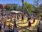 01.05.2026, Bad Wörishofen (Unterallgäu), gelebte Kultur und Brauchtum mit dem Maibaumfest: Das traditionelle Maifest mit Trachtenumzug, Tänzen, Musik und Bewirtung für Bürger und Gäste zieht hunderte Besucher bei sonnigem Frühlingswetter an. Traditionellens Kneippstädter Maifest beim Kunst- und Kulturhaus zum Gugger vom Trachtenverein Alpenblick e.V. Bad Wörishofen.
 