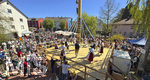 01.05.2026, Bad Wörishofen (Unterallgäu), gelebte Kultur und Brauchtum mit dem Maibaumfest: Das traditionelle Maifest mit Trachtenumzug, Tänzen, Musik und Bewirtung für Bürger und Gäste zieht hunderte Besucher bei sonnigem Frühlingswetter an. Traditionellens Kneippstädter Maifest beim Kunst- und Kulturhaus zum Gugger vom Trachtenverein Alpenblick e.V. Bad Wörishofen. 
 