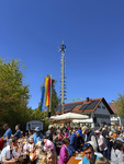 01.05.2026, Bad Wörishofen (Unterallgäu), gelebte Kultur und Brauchtum mit dem Maibaumfest: Das traditionelle Maifest mit Trachtenumzug, Tänzen, Musik und Bewirtung für Bürger und Gäste zieht hunderte Besucher bei sonnigem Frühlingswetter an. Traditionellens Kneippstädter Maifest beim Kunst- und Kulturhaus zum Gugger vom Trachtenverein Alpenblick e.V. Bad Wörishofen. 
 