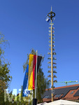 01.05.2026, Bad Wörishofen (Unterallgäu), gelebte Kultur und Brauchtum mit dem Maibaumfest: Das traditionelle Maifest mit Trachtenumzug, Tänzen, Musik und Bewirtung für Bürger und Gäste zieht hunderte Besucher bei sonnigem Frühlingswetter an. Traditionellens Kneippstädter Maifest beim Kunst- und Kulturhaus zum Gugger vom Trachtenverein Alpenblick e.V. Bad Wörishofen. 
 