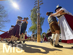 01.05.2026, Bad Wörishofen (Unterallgäu), gelebte Kultur und Brauchtum mit dem Maibaumfest: Das traditionelle Maifest mit Trachtenumzug, Tänzen, Musik und Bewirtung für Bürger und Gäste zieht hunderte Besucher bei sonnigem Frühlingswetter an. Traditionellens Kneippstädter Maifest beim Kunst- und Kulturhaus zum Gugger vom Trachtenverein Alpenblick e.V. Bad Wörishofen. 
 