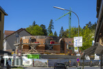 02.05.2026, Bad Wörishofen (Unterallgäu), Baustelle Löwenbräu-Arkaden Bad Wörishofen, der Neubau der Firma Glass aus Mindelheim kommt zügig voran, das Untergeschoss ist schon gut zu erkennen mit dem Rundbau. Neben Wohnungen und Gastronomie und Tiefgaragen entsteht ein Ort der Begegnung im Herzen von Bad Wörishofen.  
