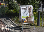 02.05.2026, Bad Wörishofen (Unterallgäu), Fussgängerzone, eine Eisdiele bietet Bello-Eis an, ein spezielles Speiseeis für den Hund.
