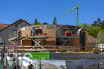 02.05.2026, Bad Wörishofen (Unterallgäu), Baustelle Löwenbräu-Arkaden Bad Wörishofen, der Neubau der Firma Glass aus Mindelheim kommt zügig voran, das Untergeschoss ist schon gut zu erkennen mit dem Rundbau. Neben Wohnungen und Gastronomie und Tiefgaragen entsteht ein Ort der Begegnung im Herzen von Bad Wörishofen.  
