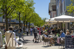 02.05.2026, Bad Wörishofen (Unterallgäu), Fussgängerzone, Eisdielen sind voll mit Besuchern.