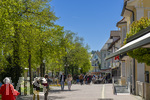 02.05.2026, Bad Wörishofen (Unterallgäu), Fussgängerzone, Eisdielen sind voll mit Besuchern.