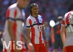 02.05.2026, Fussball Bundesliga 2025/2026, 32.Spieltag, FC Bayern München - 1.FC Heidenheim, in der Allianz-Arena München,   Michael Olise (FC Bayern München) hat Spass 


