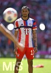 02.05.2026, Fussball Bundesliga 2025/2026, 32.Spieltag, FC Bayern München - 1.FC Heidenheim, in der Allianz-Arena München,   Michael Olise (FC Bayern München) konzentriert sich auf den Ball.


