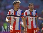 02.05.2026, Fussball Bundesliga 2025/2026, 32.Spieltag, FC Bayern München - 1.FC Heidenheim, in der Allianz-Arena München,   Tom Bischof (Bayern München) zufrieden , Luis Diaz (FC Bayern München) 


