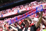 02.05.2026, Fussball Bundesliga 2025/2026, 32.Spieltag, FC Bayern München - 1.FC Heidenheim, in der Allianz-Arena München,   Schals werden von den Fans in der Südkurve hoch gehalten


