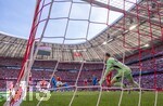 02.05.2026, Fussball Bundesliga 2025/2026, 32.Spieltag, FC Bayern München - 1.FC Heidenheim, in der Allianz-Arena München,   Torwart Jonas Urbig (FC Bayern München) geschlagen beim 0:1 Budu Zivzivadze (1. FC Heidenheim 1846) der Torschütze.


