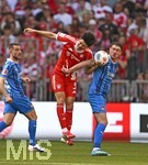 02.05.2026, Fussball Bundesliga 2025/2026, 32.Spieltag, FC Bayern München - 1.FC Heidenheim, in der Allianz-Arena München,   v.l. Min-jae Kim (Bayern München, Minjae Kim) gegen Marvin Pieringer (1. FC Heidenheim 1846) 


