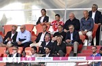 02.05.2026, Fussball Bundesliga 2025/2026, 32.Spieltag, FC Bayern München - 1.FC Heidenheim, in der Allianz-Arena München,   Arjen Robben ist da. Drunter v.l. Ex-Vorstandsvorsitzender Karl-Heinz Rummenigge (FC Bayern München) , Ehren-Präsident Uli Hoeneß (FC Bayern München, Hoeness), x, Sportvorstand Max Eberl (Bayern München) und Vorstandsvorsitzender Jan-Christian Dreesen (FC Bayern München) , unten Präsident Herbert Hainer (FC Bayern) 


