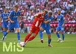 02.05.2026, Fussball Bundesliga 2025/2026, 32.Spieltag, FC Bayern München - 1.FC Heidenheim, in der Allianz-Arena München,   v.l. Harry Kane (FC Bayern München) gegen  Jonas Föhrenbach (1. FC Heidenheim 1846) 



