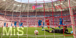 02.05.2026, Fussball Bundesliga 2025/2026, 32.Spieltag, FC Bayern München - 1.FC Heidenheim, in der Allianz-Arena München, Das entscheidende Tor zum 3:3.Ausgleich von Michael Olise (2.v.li, FC Bayern München), der Ball prallt vom Pfosten zum Rücken von Torwart Diant Ramaj (re, 1.FC Heidenheim) und geht ins Tor. re: Marnon Busch (1. FC Heidenheim 1846) li: Patrick Mainka (1.FC Heidenheim) und Min-jae Kim (Bayern München, Minjae Kim) 


