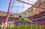 02.05.2026, Fussball Bundesliga 2025/2026, 32.Spieltag, FC Bayern München - 1.FC Heidenheim, in der Allianz-Arena München, Torschuss zum 0:1 von Budu Zivzivadze (li am Boden, 1. FC Heidenheim) gegen den Chancenlosen Torwart Jonas Urbig (FC Bayern München) im Hechtsprung