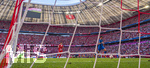 02.05.2026, Fussball Bundesliga 2025/2026, 32.Spieltag, FC Bayern München - 1.FC Heidenheim, in der Allianz-Arena München, Torschuss zum 0:2 von Eren Dinkci (re, 1. FC Heidenheim), Torwart Jonas Urbig (li, FC Bayern München) liegt geschlagen am Boden. mitte: Min-jae Kim (Bayern München, Minjae Kim) 