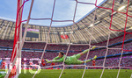 02.05.2026, Fussball Bundesliga 2025/2026, 32.Spieltag, FC Bayern München - 1.FC Heidenheim, in der Allianz-Arena München, Torwart Jonas Urbig (FC Bayern München) liegt im Hechtsprung quer in der Luft.