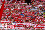02.05.2026, Fussball Bundesliga 2025/2026, 32.Spieltag, FC Bayern München - 1.FC Heidenheim, in der Allianz-Arena München, Bayernfans feiern die Mannschaft mit ihren Schals
