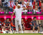 02.05.2026, Fussball Bundesliga 2025/2026, 32.Spieltag, FC Bayern München - 1.FC Heidenheim, in der Allianz-Arena München, Trainer Vincent Kompany (FC Bayern München) an der Seitenlinie.