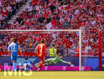 02.05.2026, Fussball Bundesliga 2025/2026, 32.Spieltag, FC Bayern München - 1.FC Heidenheim, in der Allianz-Arena München, Torschuss von Budu Zivzivadze (1. FC Heidenheim 1846) gegen Torwart Jonas Urbig (FC Bayern München) zum 1:0 Torschuss