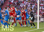 02.05.2026, Fussball Bundesliga 2025/2026, 32.Spieltag, FC Bayern München - 1.FC Heidenheim, in der Allianz-Arena München, Torschuss von Leon Goretzka (li, FC Bayern München) gegen Torwart Diant Ramaj (re, 1.FC Heidenheim) zum 2:2