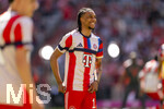 02.05.2026, Fussball Bundesliga 2025/2026, 32.Spieltag, FC Bayern München - 1.FC Heidenheim, in der Allianz-Arena München, Michael Olise (FC Bayern München) beim Aufwärmen.