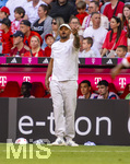 02.05.2026, Fussball Bundesliga 2025/2026, 32.Spieltag, FC Bayern München - 1.FC Heidenheim, in der Allianz-Arena München, Trainer Vincent Kompany (FC Bayern München) an der Seitenlinie.