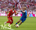 02.05.2026, Fussball Bundesliga 2025/2026, 32.Spieltag, FC Bayern München - 1.FC Heidenheim, in der Allianz-Arena München, v.li: Michael Olise (FC Bayern München) gegen Hennes Behrens (1.FC Heidenheim) 