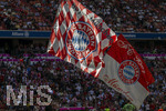 02.05.2026, Fussball Bundesliga 2025/2026, 32.Spieltag, FC Bayern München - 1.FC Heidenheim, in der Allianz-Arena München, Vereinsflagge auf dem Platz.