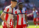 02.05.2026, Fussball Bundesliga 2025/2026, 32.Spieltag, FC Bayern München - 1.FC Heidenheim, in der Allianz-Arena München, Alphonso Davies (FC Bayern München) beim Aufwärmen.