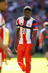02.05.2026, Fussball Bundesliga 2025/2026, 32.Spieltag, FC Bayern München - 1.FC Heidenheim, in der Allianz-Arena München, Bara Sapoko Ndiaye (Bayern München) beim Aufwärmen.
