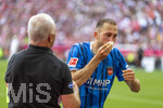 02.05.2026, Fussball Bundesliga 2025/2026, 32.Spieltag, FC Bayern München - 1.FC Heidenheim, in der Allianz-Arena München, Jonas Föhrenbach (1. FC Heidenheim 1846) muss an seiner verletzten Nase behandelt werden, nach einem Zusammenprall mit seinem Torwart hat er einen Nasenbeinbruch erlitten, es fliesst viel Blut. Der Teamarzt kümmert sich um ihn. 